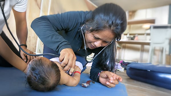 workshopJUL2016_newborn_examination2-1124x787-expand-600x338-NEW