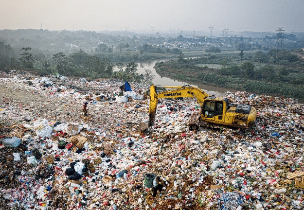 yellow-excavator-on-piles-of-trash-3174350-1