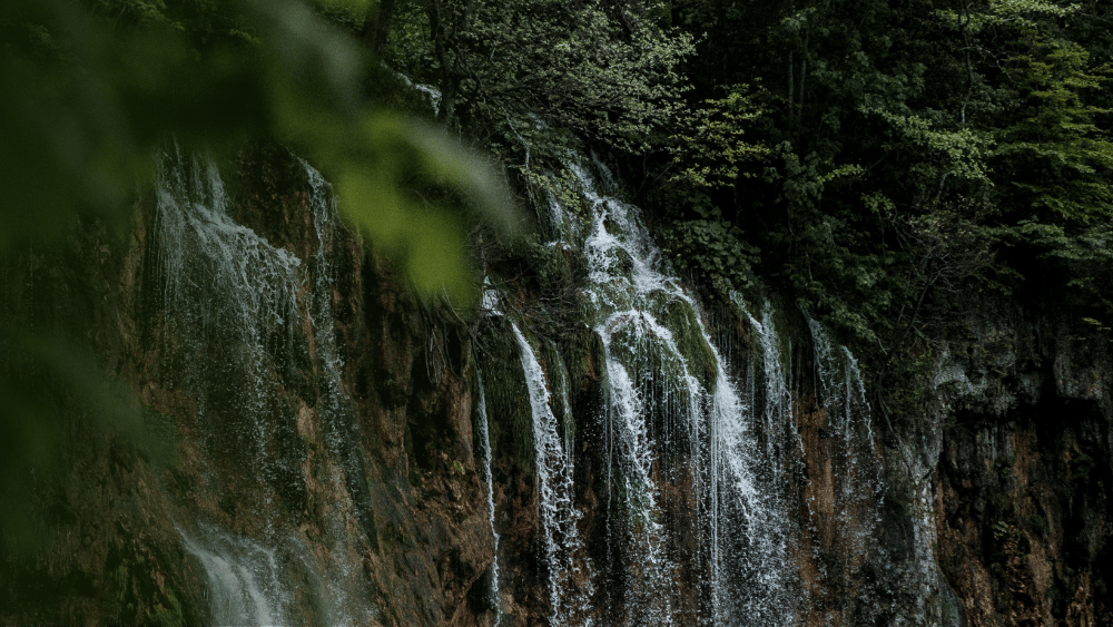 An image of a waterfall